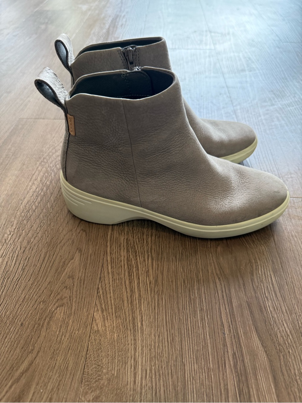 Ecco Gray Leather Zip Ankle Booties